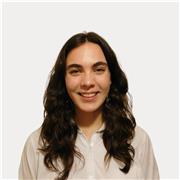 Profesora joven de inglés con 4 años de experiencia